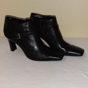 Bandolino ankle booties